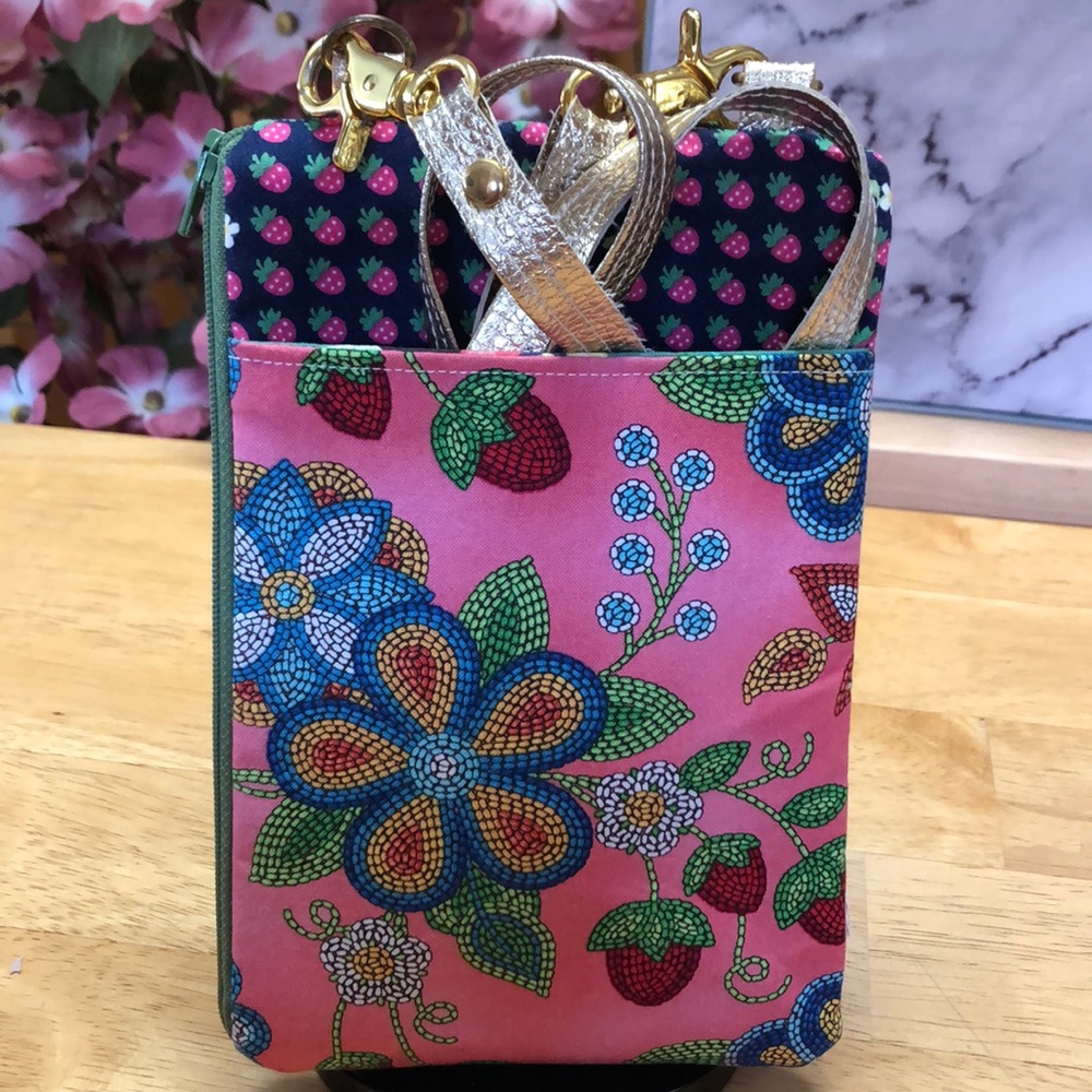 Strawberry & Daisy Floral CrossBody 2 Pocket Bag. A Fun look For Any Age 🍓🥰🌸